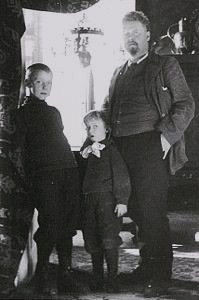 Gustav Wentzel med sønnene Jørgen f. 1890 og Bjørn f. 1896