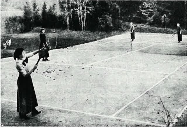 Tennisbanen ved skolen, ca 1912
