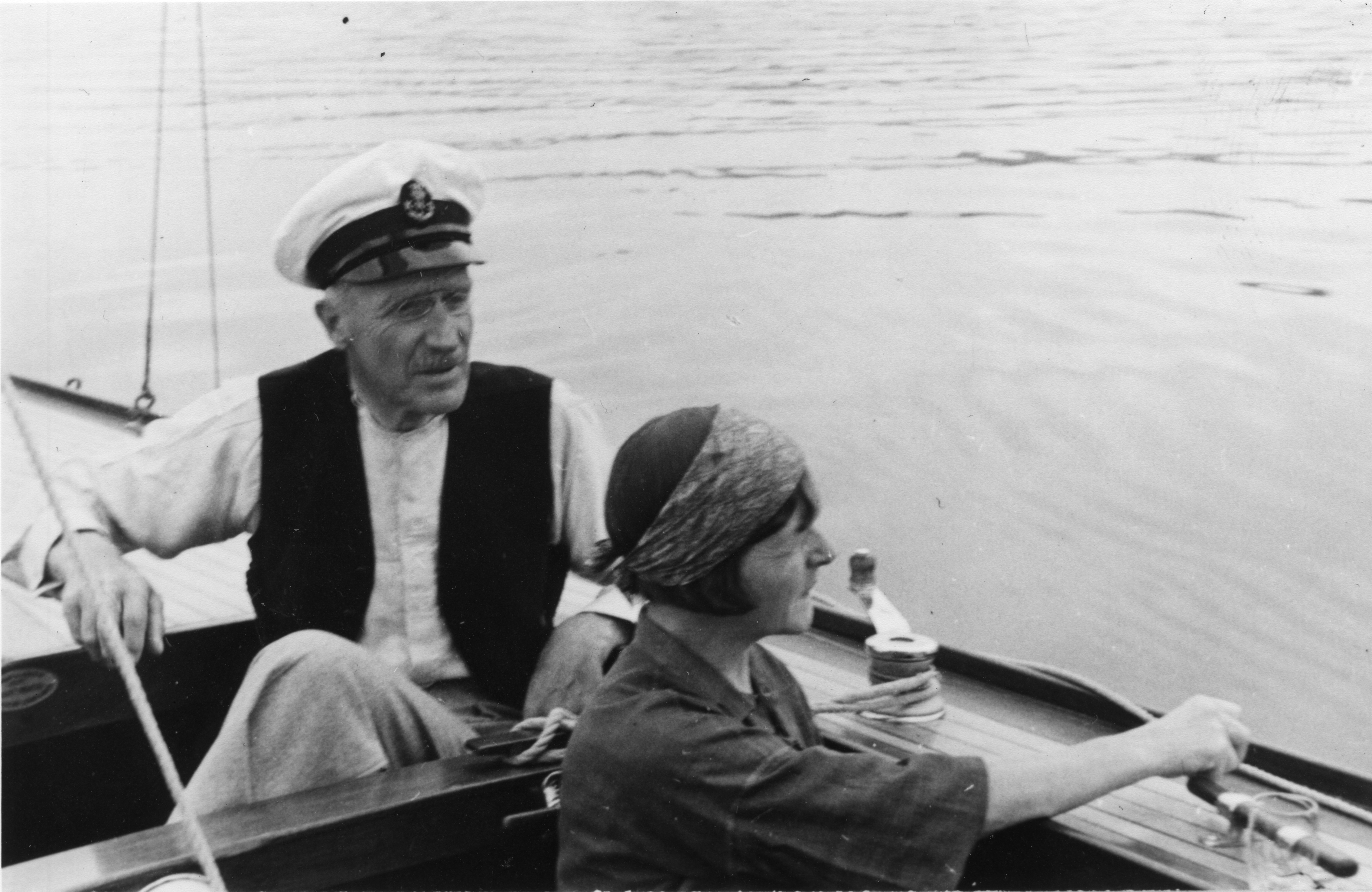 Johan Anker og hans kone Nini Roll Anker på seiltur