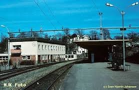Da dobbeltsporet mellom Sandvika og Asker var ferdig fikk Asker ny stasjonsbygning